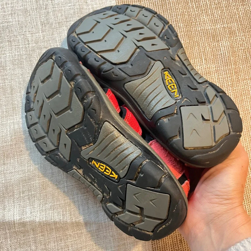 Keen Newport H2 Kids Red Black Waterproof Sport Sandals Size 2 US 34 EU